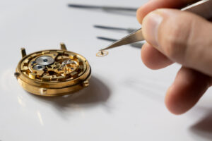 Repair of a mechanical wristwatch